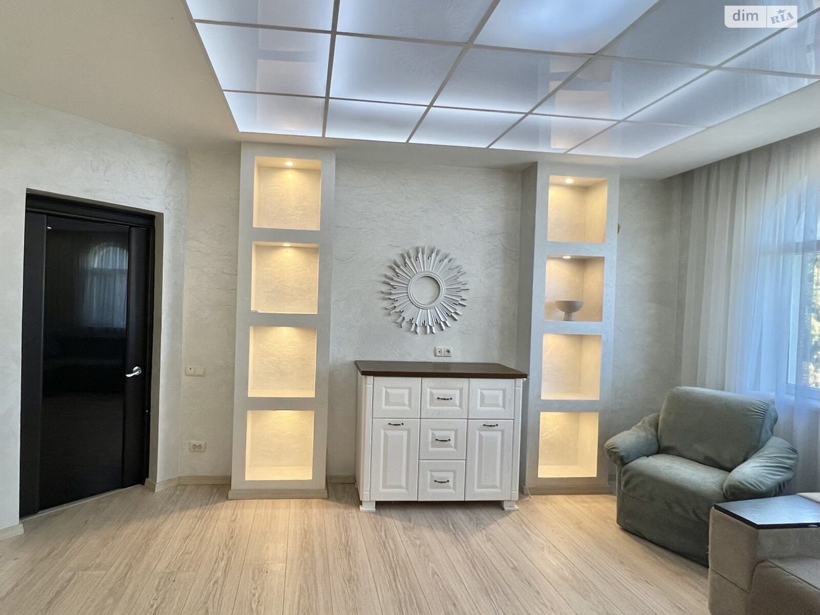 одноэтажный дом с гаражом, 130 кв. м, шлакоблок. Продажа в Новоалександровке фото 1 одноэтажный дом с гаражом, 130 кв. м, шлакоблок. Продажа в Новоалександровке фото 1