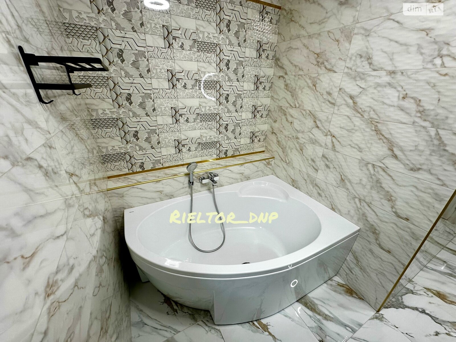 одноэтажный дом с гаражом, 201.7 кв. м, кирпич. Продажа в Новоалександровке фото 1 одноэтажный дом с гаражом, 201.7 кв. м, кирпич. Продажа в Новоалександровке фото 1