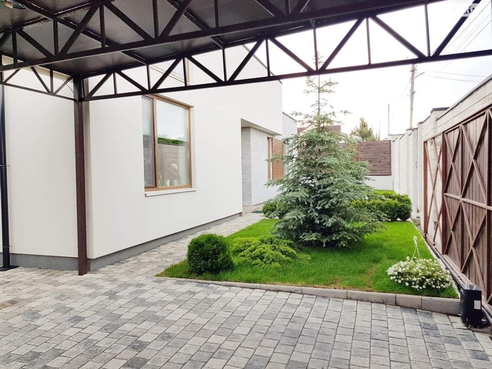 одноэтажный дом с верандой, 152 кв. м, кирпич. Продажа в Новоалександровке фото 1 одноэтажный дом с верандой, 152 кв. м, кирпич. Продажа в Новоалександровке фото 1