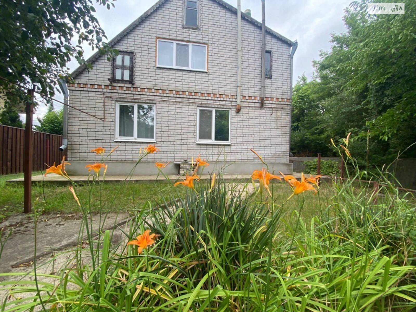 двухэтажный дом с гаражом, 134 кв. м, кирпич. Продажа в Новомосковске район Новомосковск фото 1