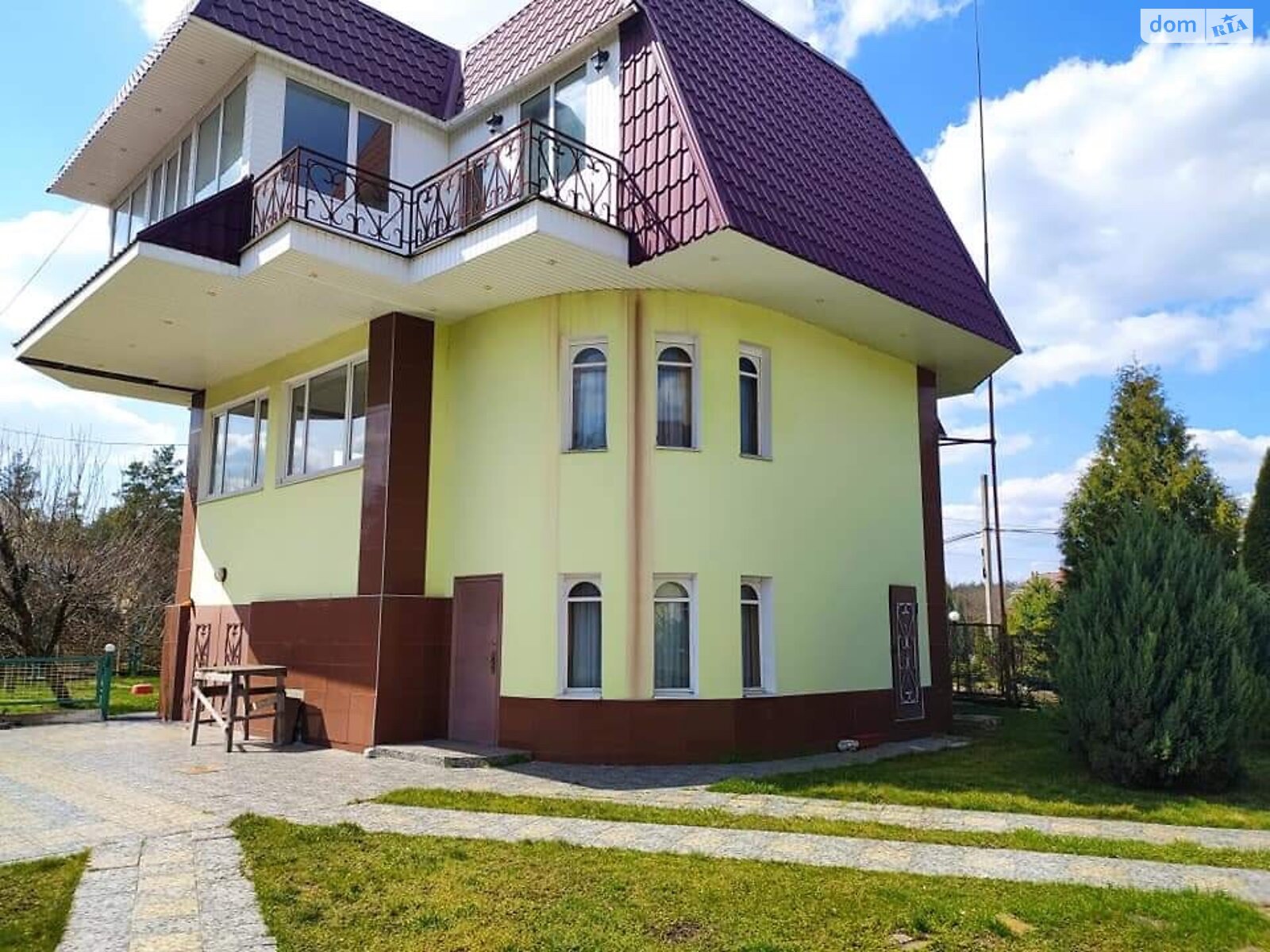 трехэтажный дом с балконом, 300 кв. м, кирпич. Продажа в Песчанке фото 1