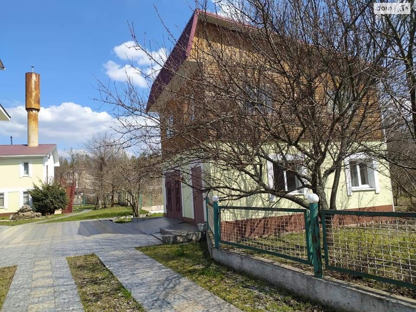 трехэтажный дом с балконом, 300 кв. м, кирпич. Продажа в Песчанке фото 1