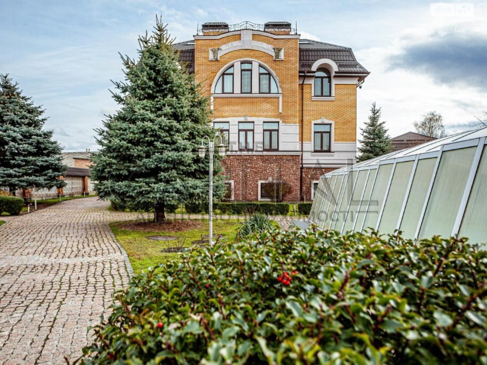 чотириповерховий будинок, 1429 кв. м, цегла. Продаж у Новосілках фото 1 чотириповерховий будинок, 1429 кв. м, цегла. Продаж у Новосілках фото 1