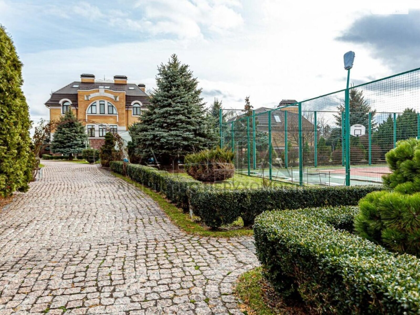 чотириповерховий будинок, 1429 кв. м, цегла. Продаж у Новосілках фото 1 чотириповерховий будинок, 1429 кв. м, цегла. Продаж у Новосілках фото 1