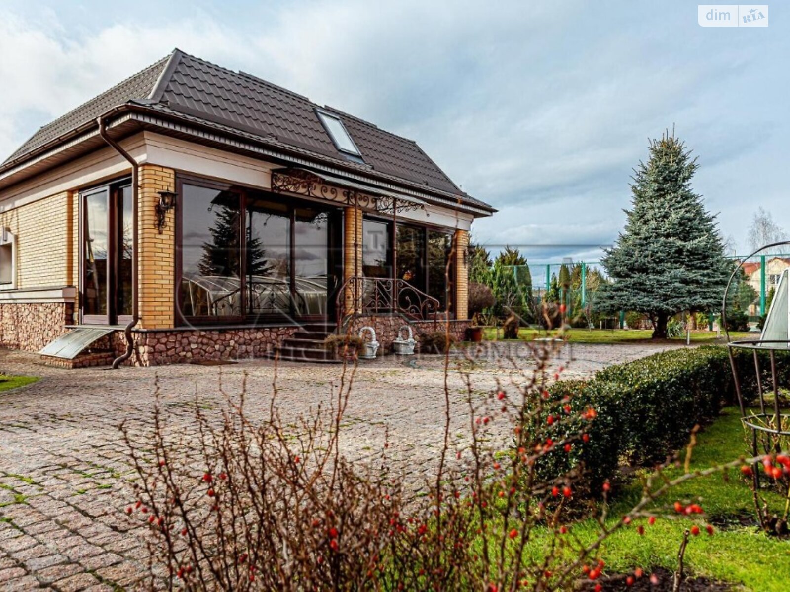 чотириповерховий будинок, 1429 кв. м, цегла. Продаж у Новосілках фото 1 чотириповерховий будинок, 1429 кв. м, цегла. Продаж у Новосілках фото 1