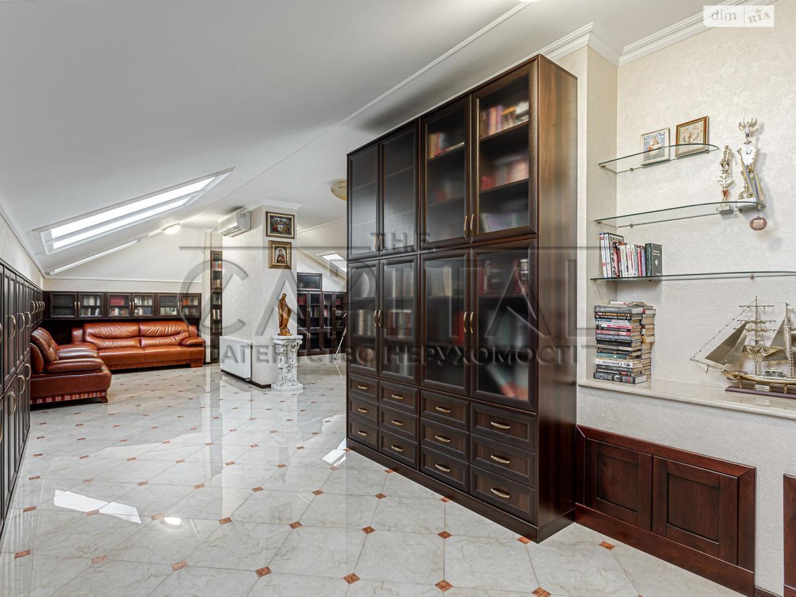 чотириповерховий будинок з верандою, 589 кв. м, цегла. Продаж у Новосілках фото 1 чотириповерховий будинок з верандою, 589 кв. м, цегла. Продаж у Новосілках фото 1