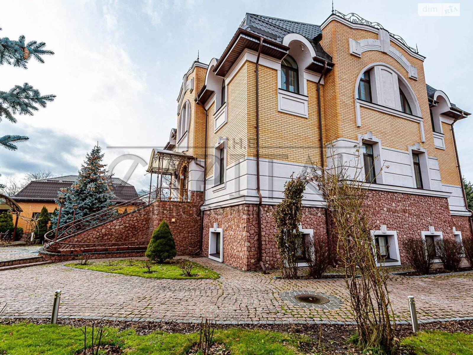 чотириповерховий будинок з верандою, 589 кв. м, цегла. Продаж у Новосілках фото 1 чотириповерховий будинок з верандою, 589 кв. м, цегла. Продаж у Новосілках фото 1