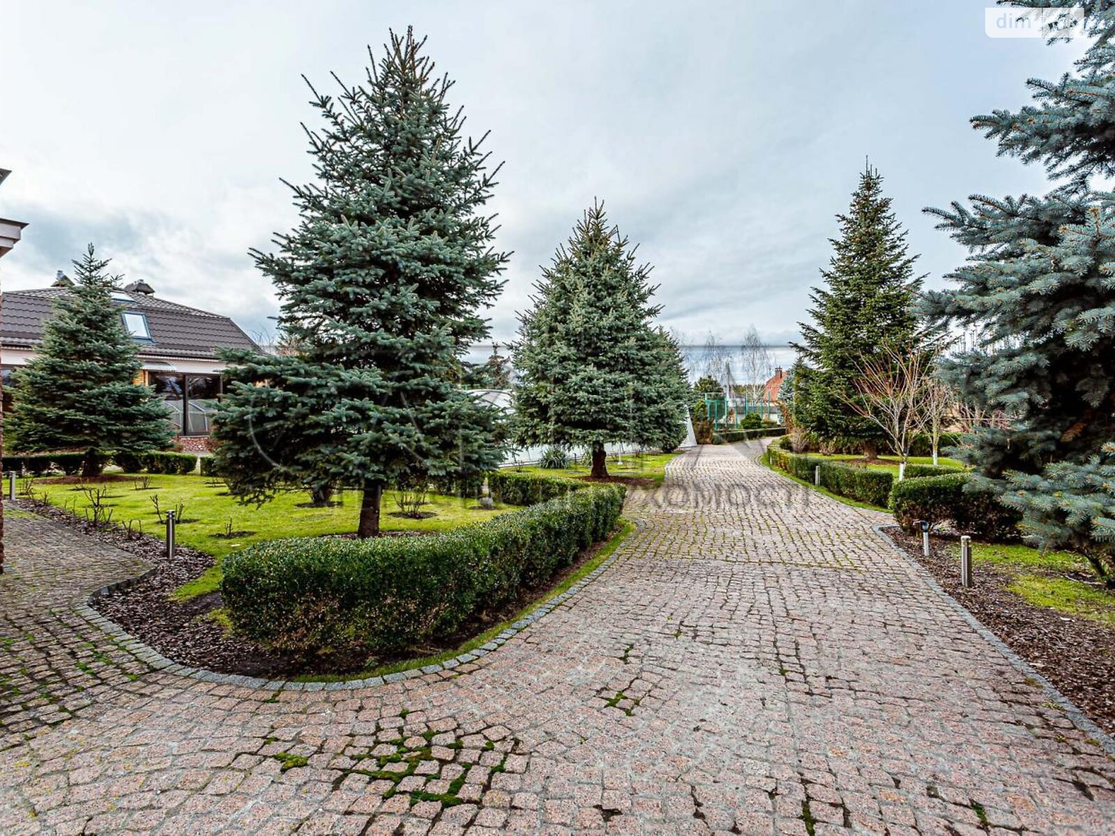 чотириповерховий будинок з верандою, 589 кв. м, цегла. Продаж у Новосілках фото 1 чотириповерховий будинок з верандою, 589 кв. м, цегла. Продаж у Новосілках фото 1