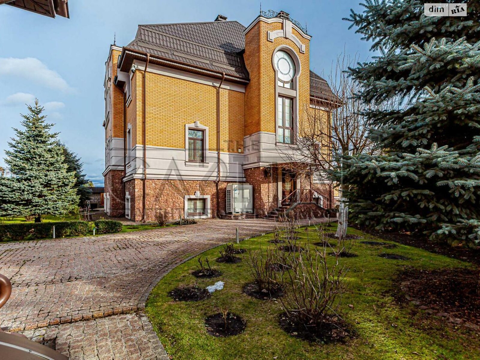 чотириповерховий будинок з верандою, 589 кв. м, цегла. Продаж у Новосілках фото 1 чотириповерховий будинок з верандою, 589 кв. м, цегла. Продаж у Новосілках фото 1