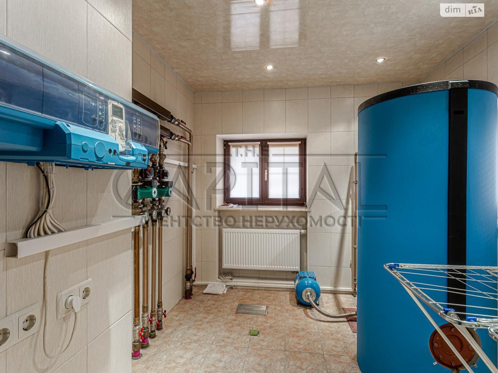 чотириповерховий будинок з верандою, 589 кв. м, цегла. Продаж у Новосілках фото 1 чотириповерховий будинок з верандою, 589 кв. м, цегла. Продаж у Новосілках фото 1