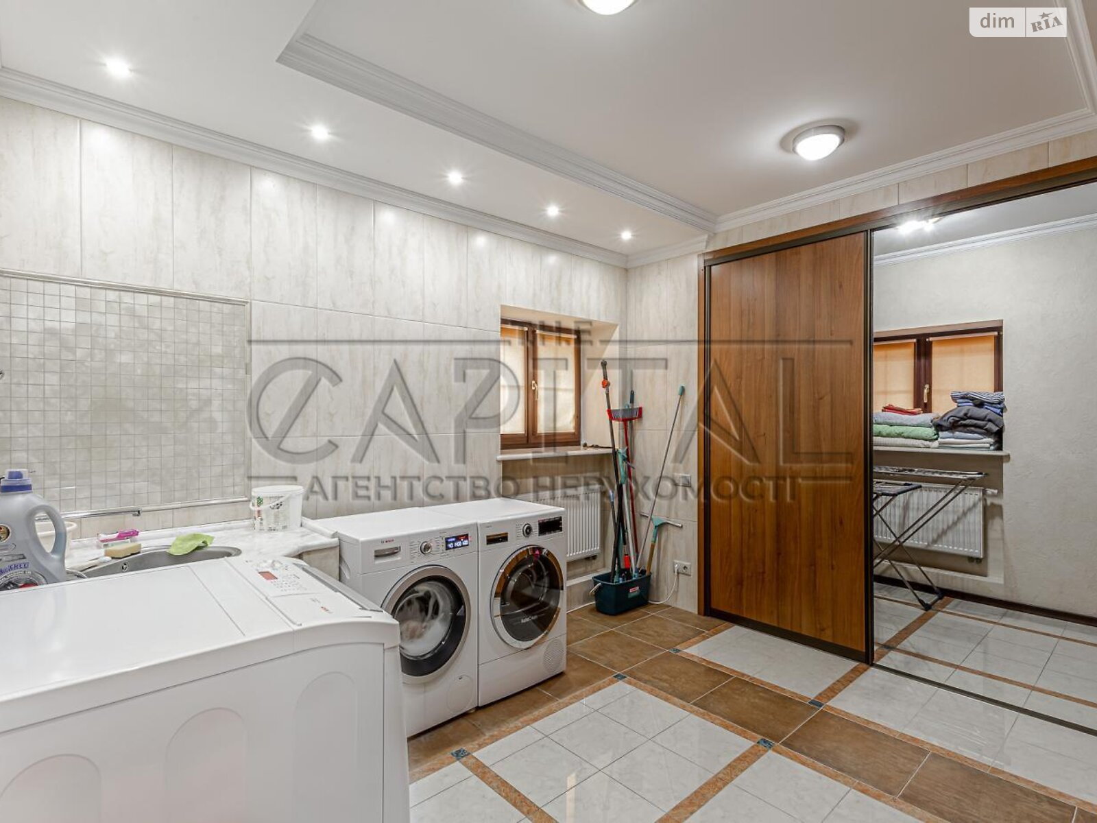 чотириповерховий будинок з верандою, 589 кв. м, цегла. Продаж у Новосілках фото 1 чотириповерховий будинок з верандою, 589 кв. м, цегла. Продаж у Новосілках фото 1