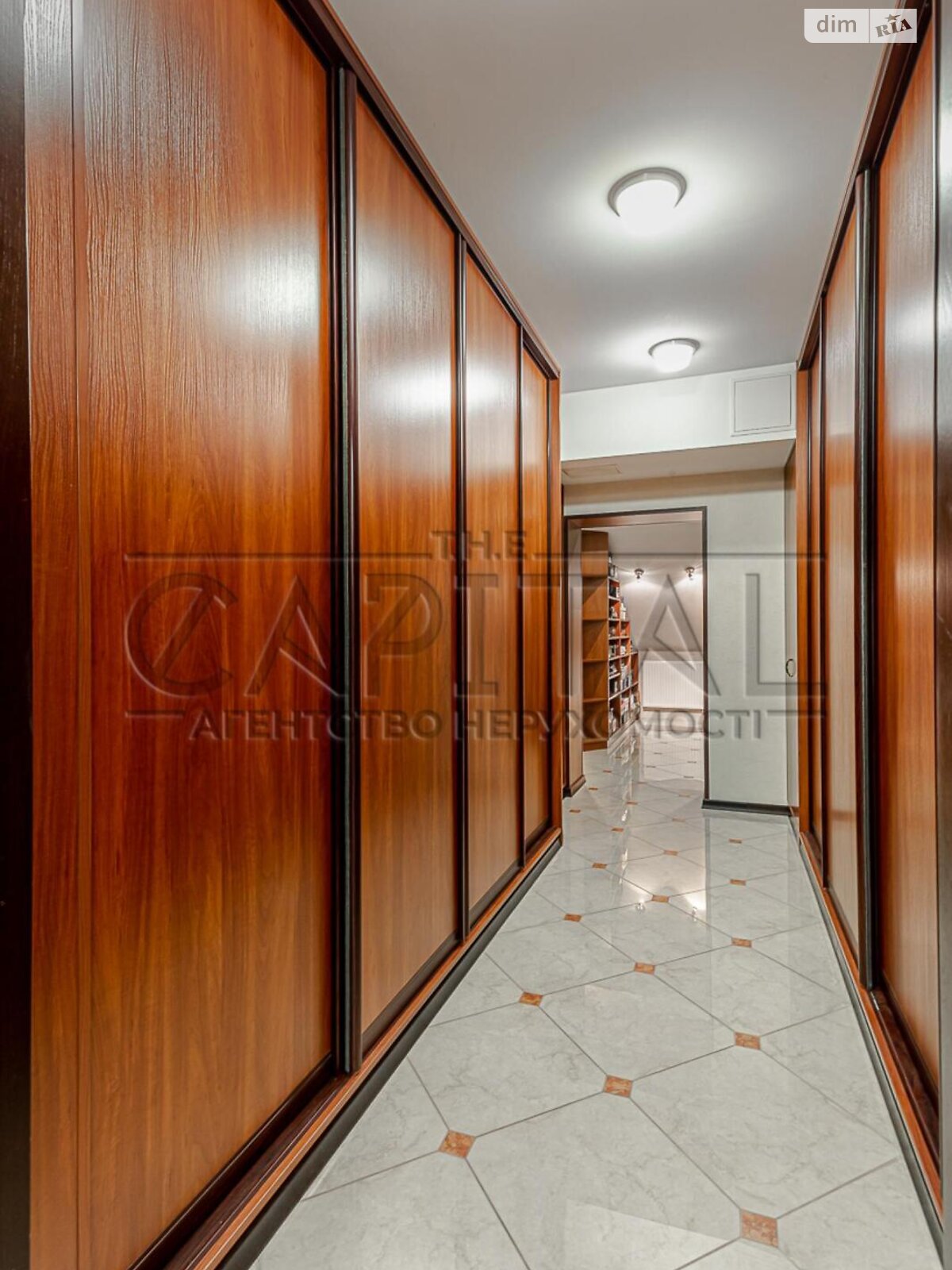 чотириповерховий будинок з верандою, 589 кв. м, цегла. Продаж у Новосілках фото 1 чотириповерховий будинок з верандою, 589 кв. м, цегла. Продаж у Новосілках фото 1