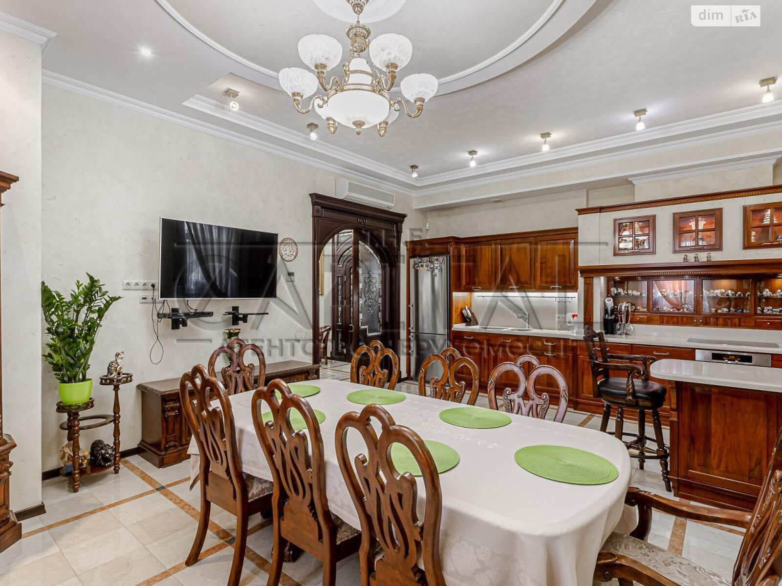 чотириповерховий будинок з верандою, 589 кв. м, цегла. Продаж у Новосілках фото 1 чотириповерховий будинок з верандою, 589 кв. м, цегла. Продаж у Новосілках фото 1