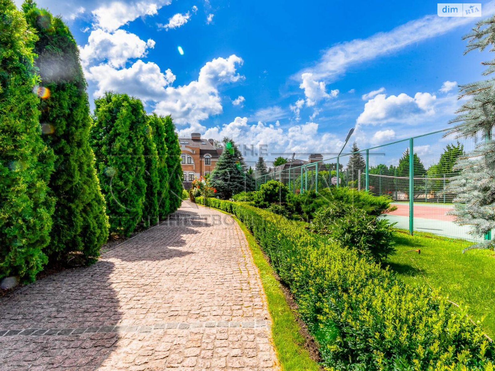 чотириповерховий будинок з верандою, 589 кв. м, цегла. Продаж у Новосілках фото 1 чотириповерховий будинок з верандою, 589 кв. м, цегла. Продаж у Новосілках фото 1