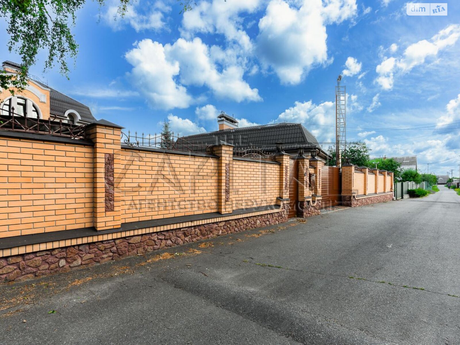 чотириповерховий будинок з верандою, 589 кв. м, цегла. Продаж у Новосілках фото 1 чотириповерховий будинок з верандою, 589 кв. м, цегла. Продаж у Новосілках фото 1