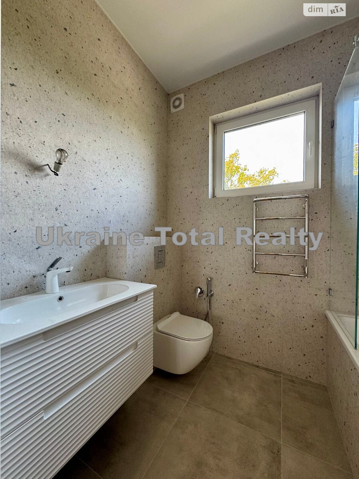 двухэтажный дом с балконом, 380 кв. м, кирпич. Продажа в Новоселках фото 1 двухэтажный дом с балконом, 380 кв. м, кирпич. Продажа в Новоселках фото 1