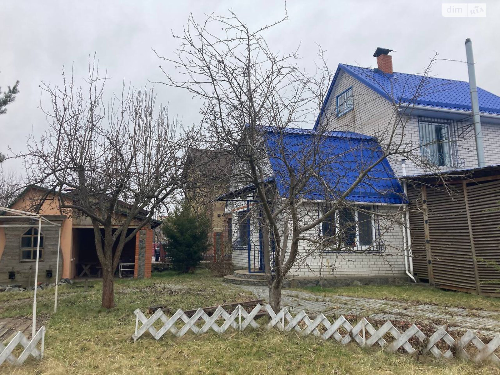 трехэтажный дом веранда, 124.2 кв. м, кирпич. Продажа в Новоселовке фото 1