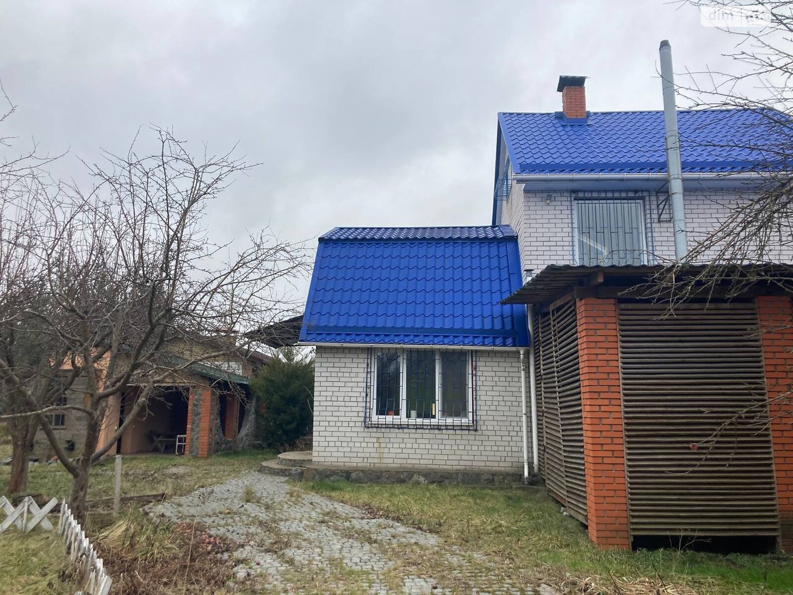 трехэтажный дом веранда, 124.2 кв. м, кирпич. Продажа в Новоселовке фото 1