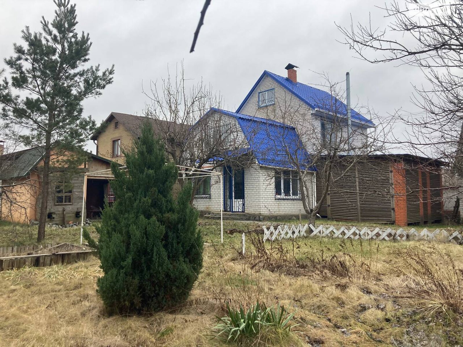 трехэтажный дом веранда, 124.2 кв. м, кирпич. Продажа в Новоселовке фото 1