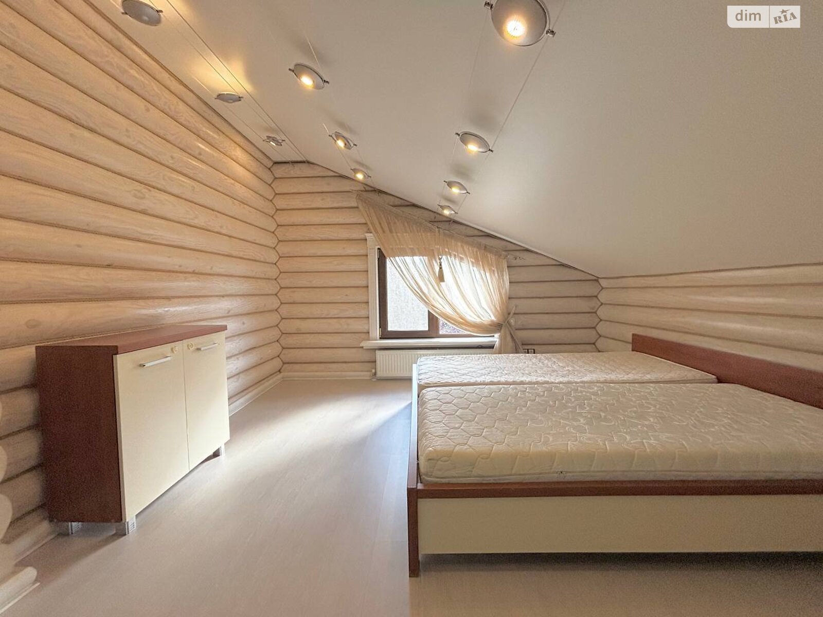 двоповерховий будинок з гаражем, 229 кв. м, зруб. Продаж у Новоселівці фото 1