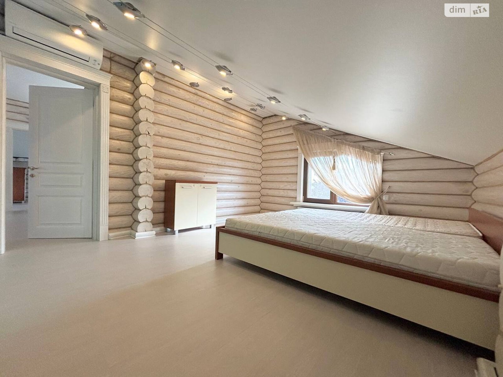 двоповерховий будинок з гаражем, 229 кв. м, зруб. Продаж у Новоселівці фото 1