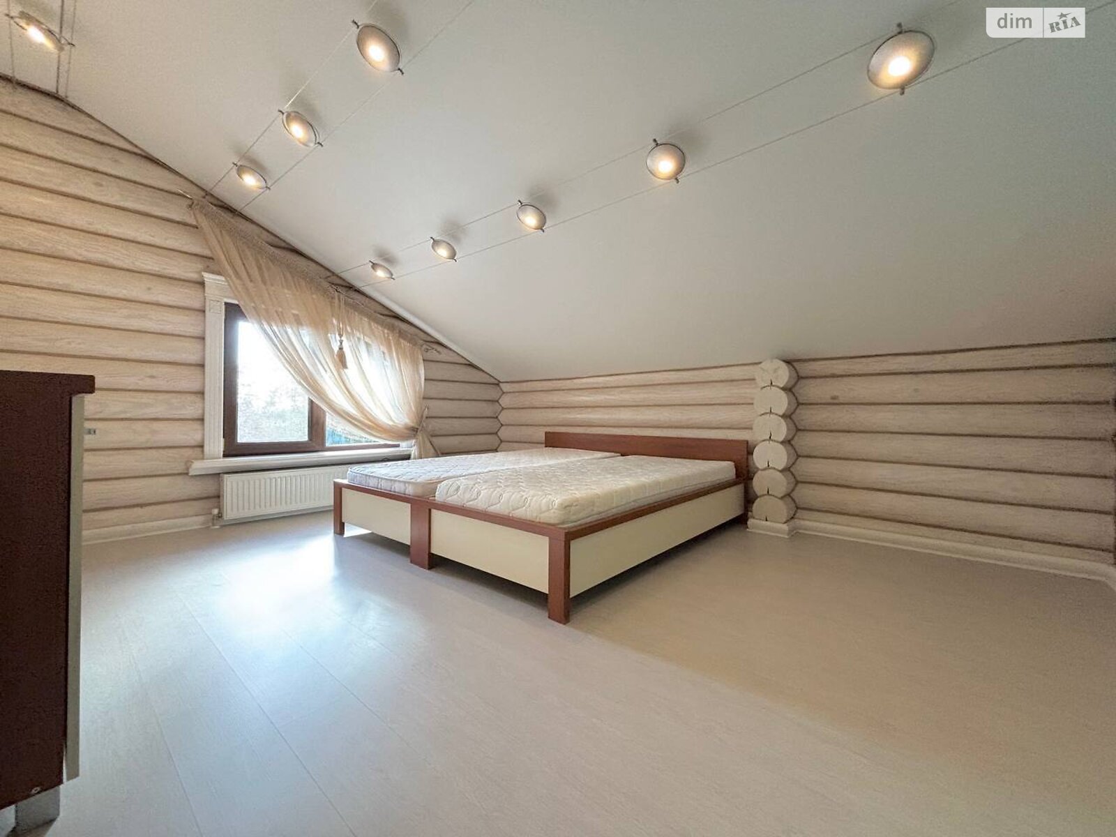 двоповерховий будинок з гаражем, 229 кв. м, зруб. Продаж у Новоселівці фото 1