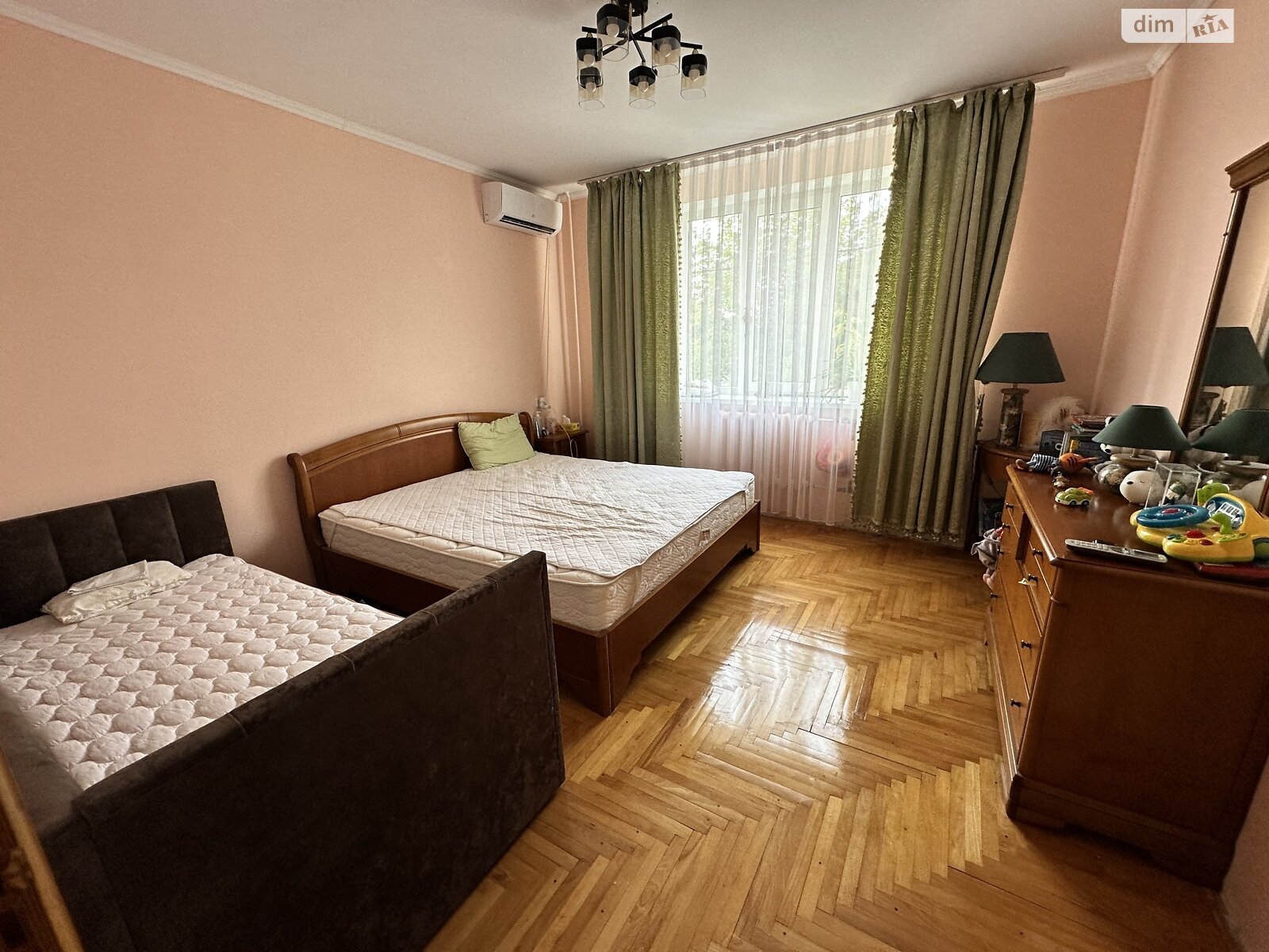 двухэтажный дом с отоплением, 230 кв. м, кирпич. Продажа в Новоселовке фото 1