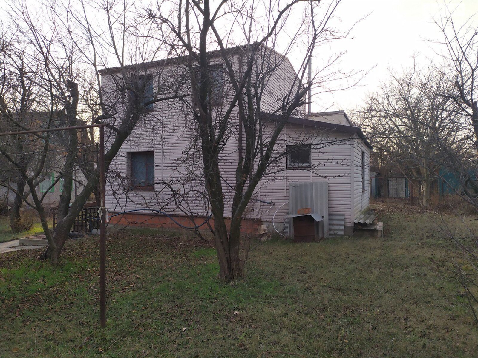 двухэтажный дом с отоплением, 100 кв. м, кирпич. Продажа в Новоселовке фото 1 двухэтажный дом с отоплением, 100 кв. м, кирпич. Продажа в Новоселовке фото 1