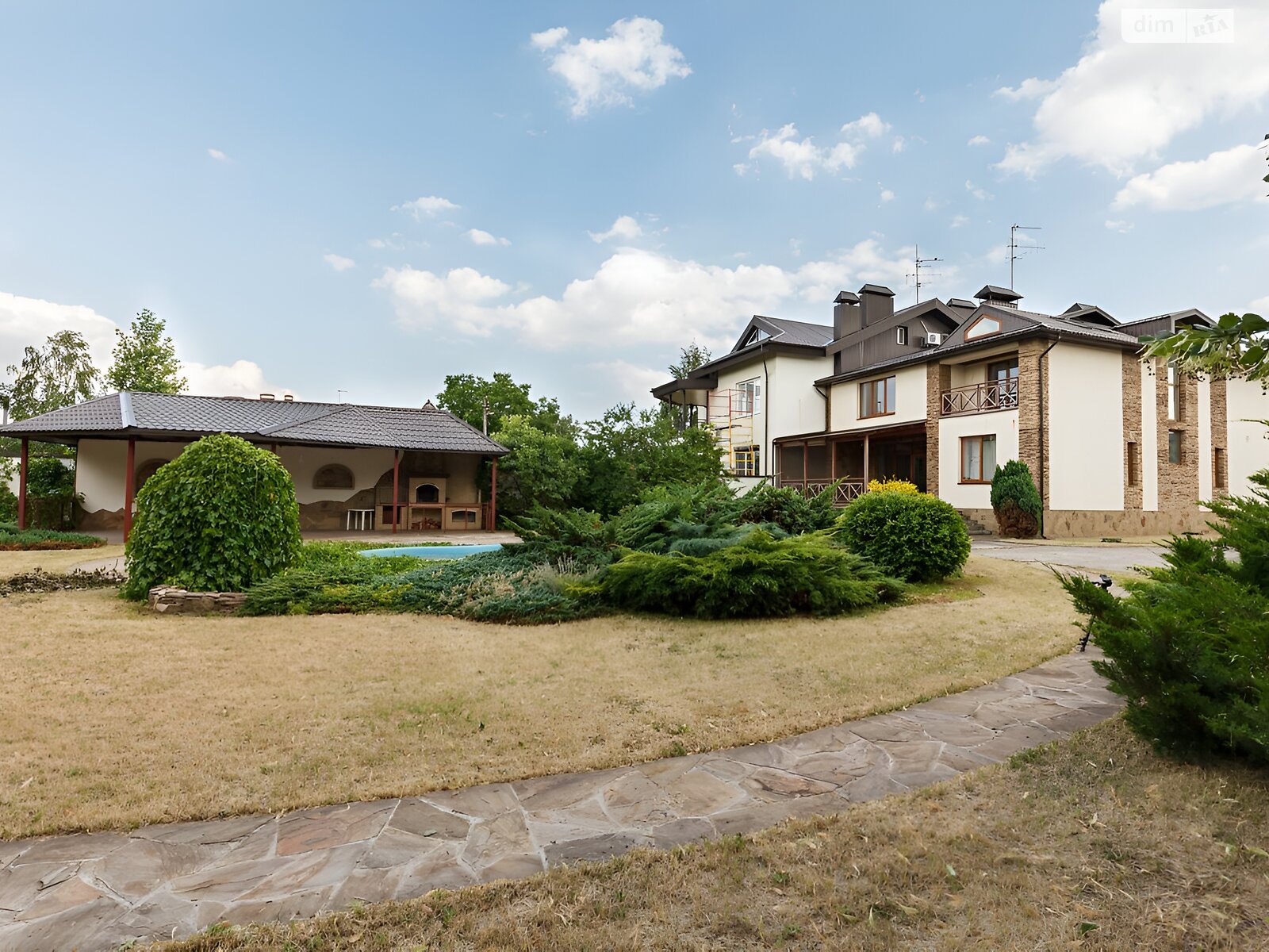 двухэтажный дом, 430 кв. м, кирпич. Продажа в Новоселовке фото 1 двухэтажный дом, 430 кв. м, кирпич. Продажа в Новоселовке фото 1