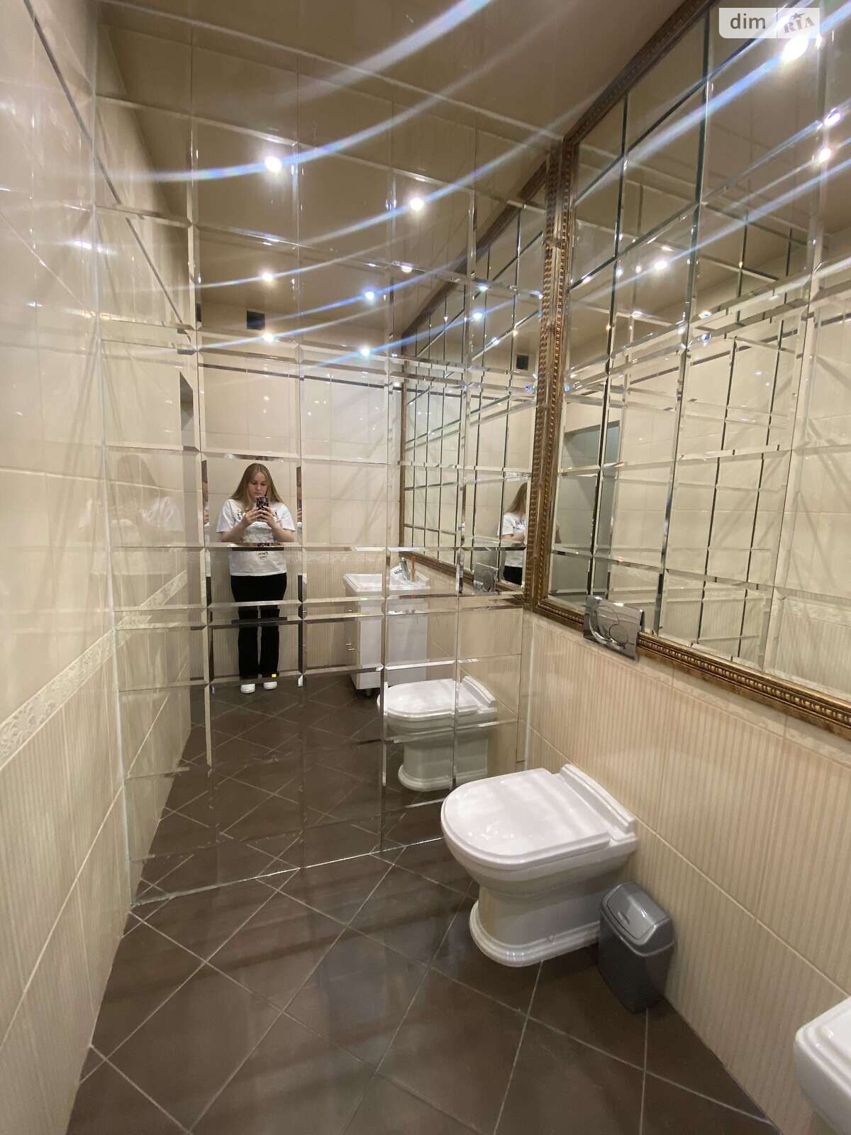 трехэтажный дом с балконом, 500 кв. м, пеноблок. Продажа в Новых Безрадичах фото 1 трехэтажный дом с балконом, 500 кв. м, пеноблок. Продажа в Новых Безрадичах фото 1