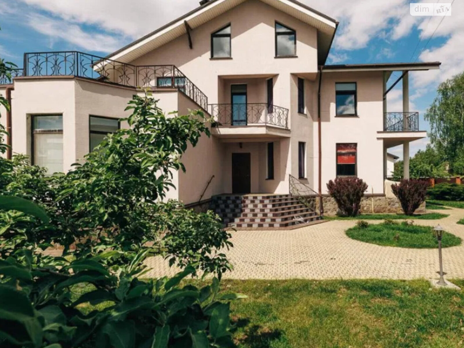 трехэтажный дом с балконом, 500 кв. м, пеноблок. Продажа в Новых Безрадичах фото 1 трехэтажный дом с балконом, 500 кв. м, пеноблок. Продажа в Новых Безрадичах фото 1
