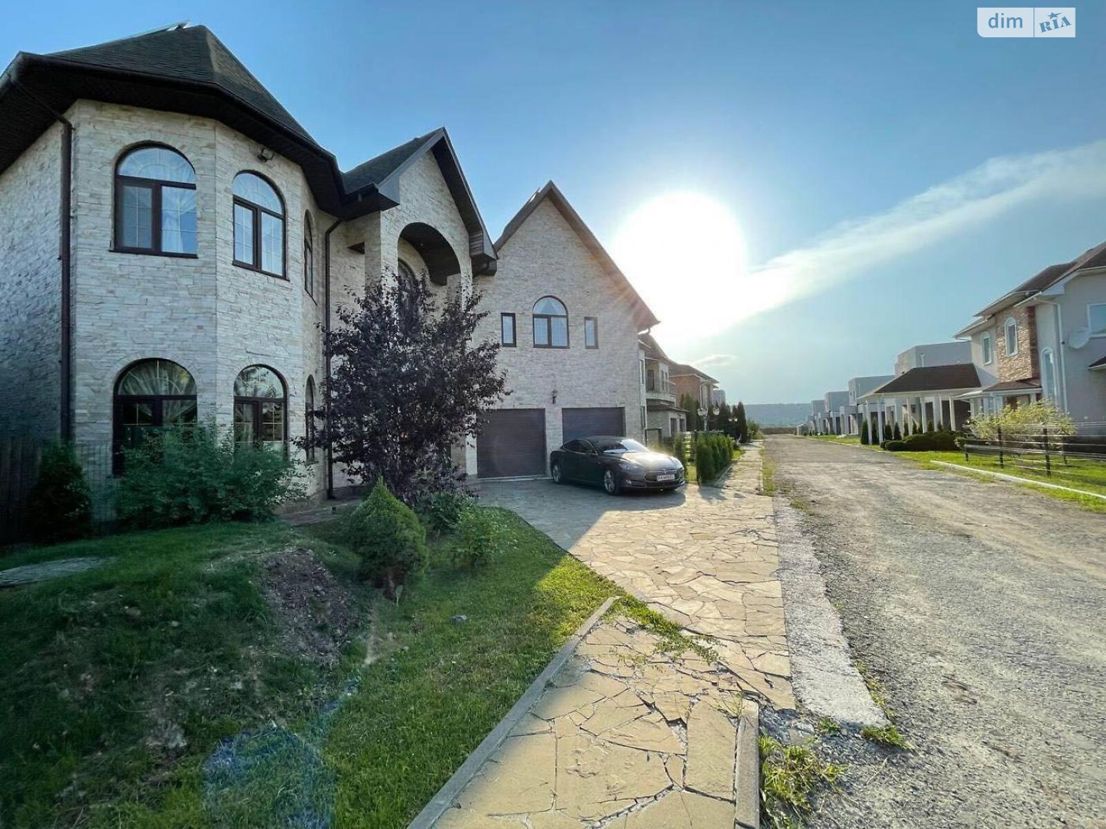 двухэтажный дом с гаражом, 244.9 кв. м, кирпич. Продажа в Новых Безрадичах фото 1 двухэтажный дом с гаражом, 244.9 кв. м, кирпич. Продажа в Новых Безрадичах фото 1