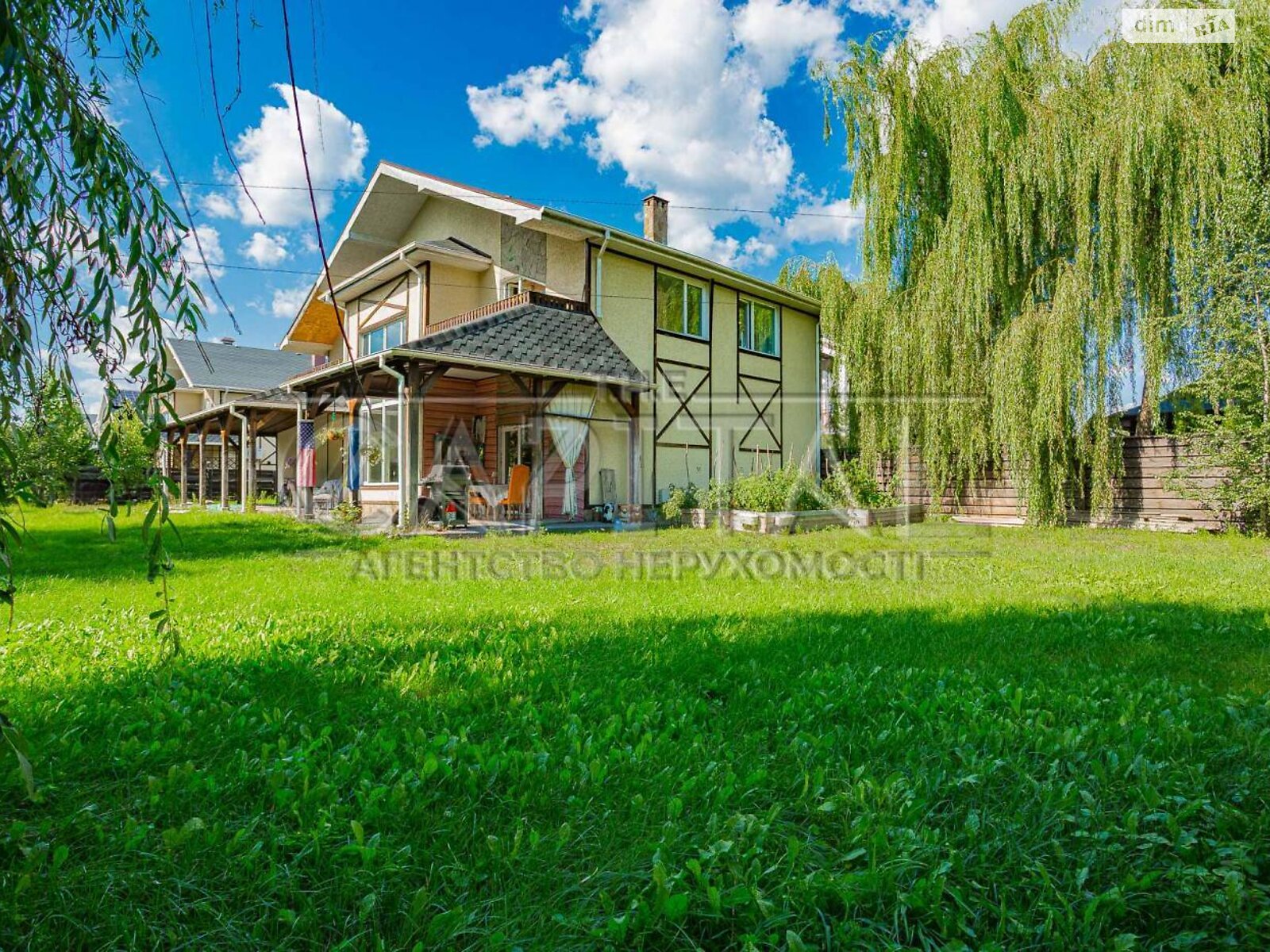 двухэтажный дом с балконом, 289.5 кв. м, кирпич. Продажа в Старых Безрадичах фото 1