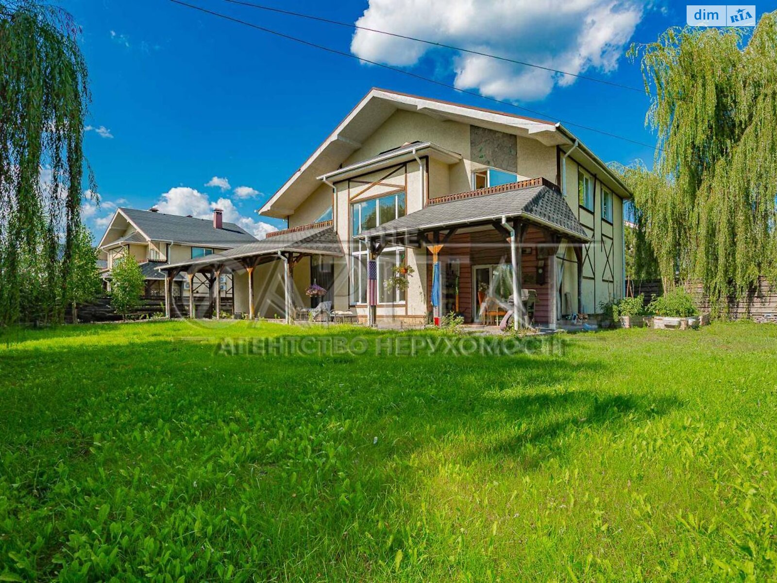 двухэтажный дом с балконом, 289.5 кв. м, кирпич. Продажа в Старых Безрадичах фото 1