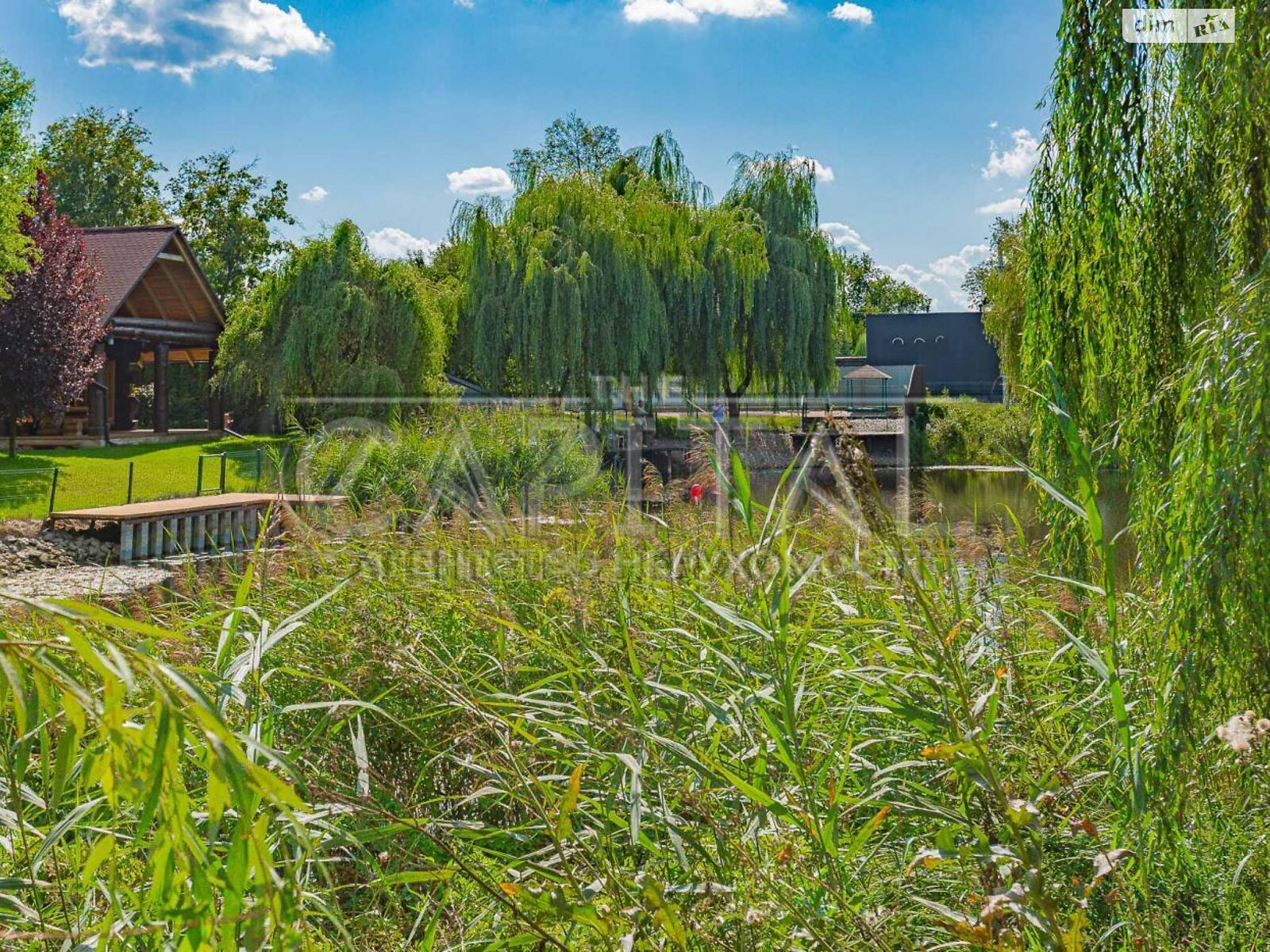 двухэтажный дом с балконом, 289.5 кв. м, кирпич. Продажа в Старых Безрадичах фото 1