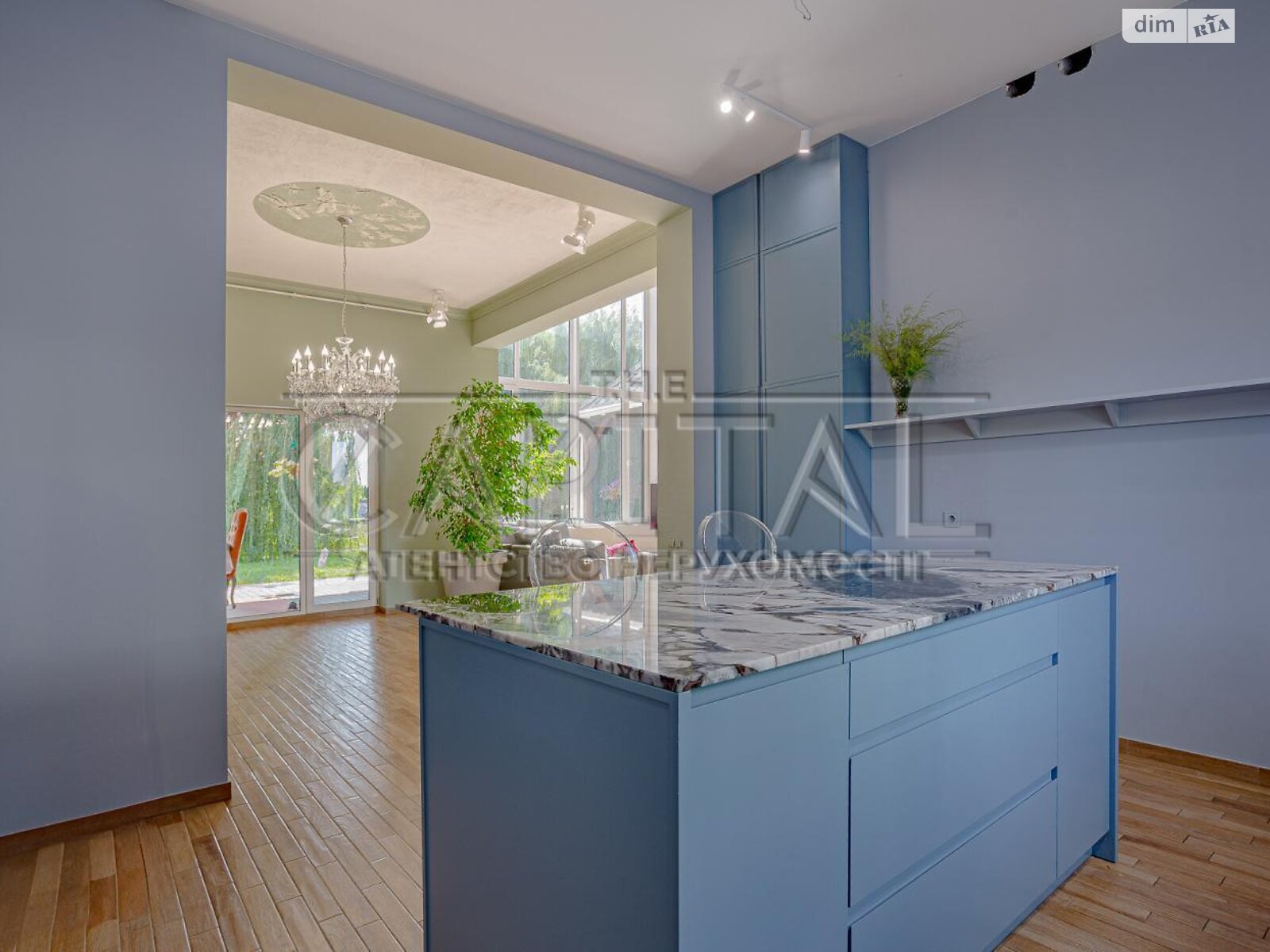 двухэтажный дом с балконом, 289.5 кв. м, кирпич. Продажа в Старых Безрадичах фото 1