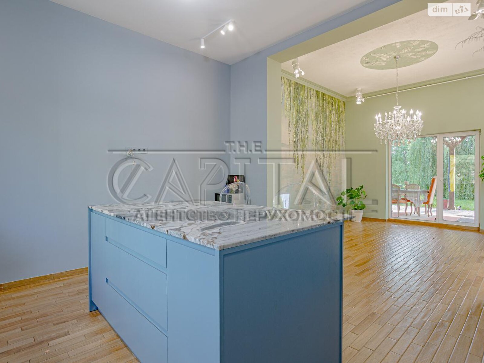 двухэтажный дом с балконом, 289.5 кв. м, кирпич. Продажа в Старых Безрадичах фото 1