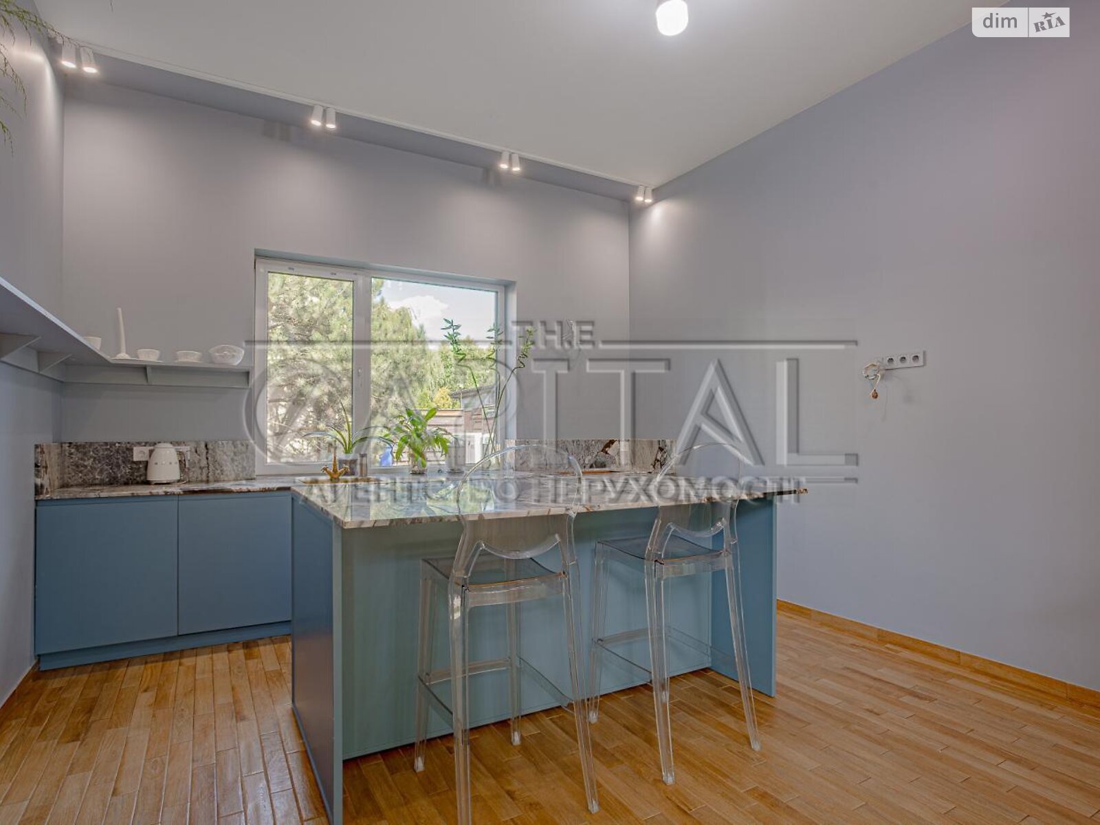 двухэтажный дом с балконом, 289.5 кв. м, кирпич. Продажа в Старых Безрадичах фото 1