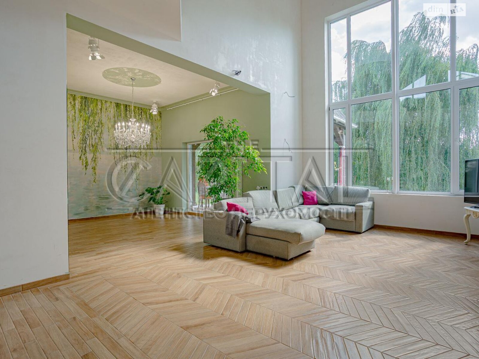 двухэтажный дом с балконом, 289.5 кв. м, кирпич. Продажа в Старых Безрадичах фото 1