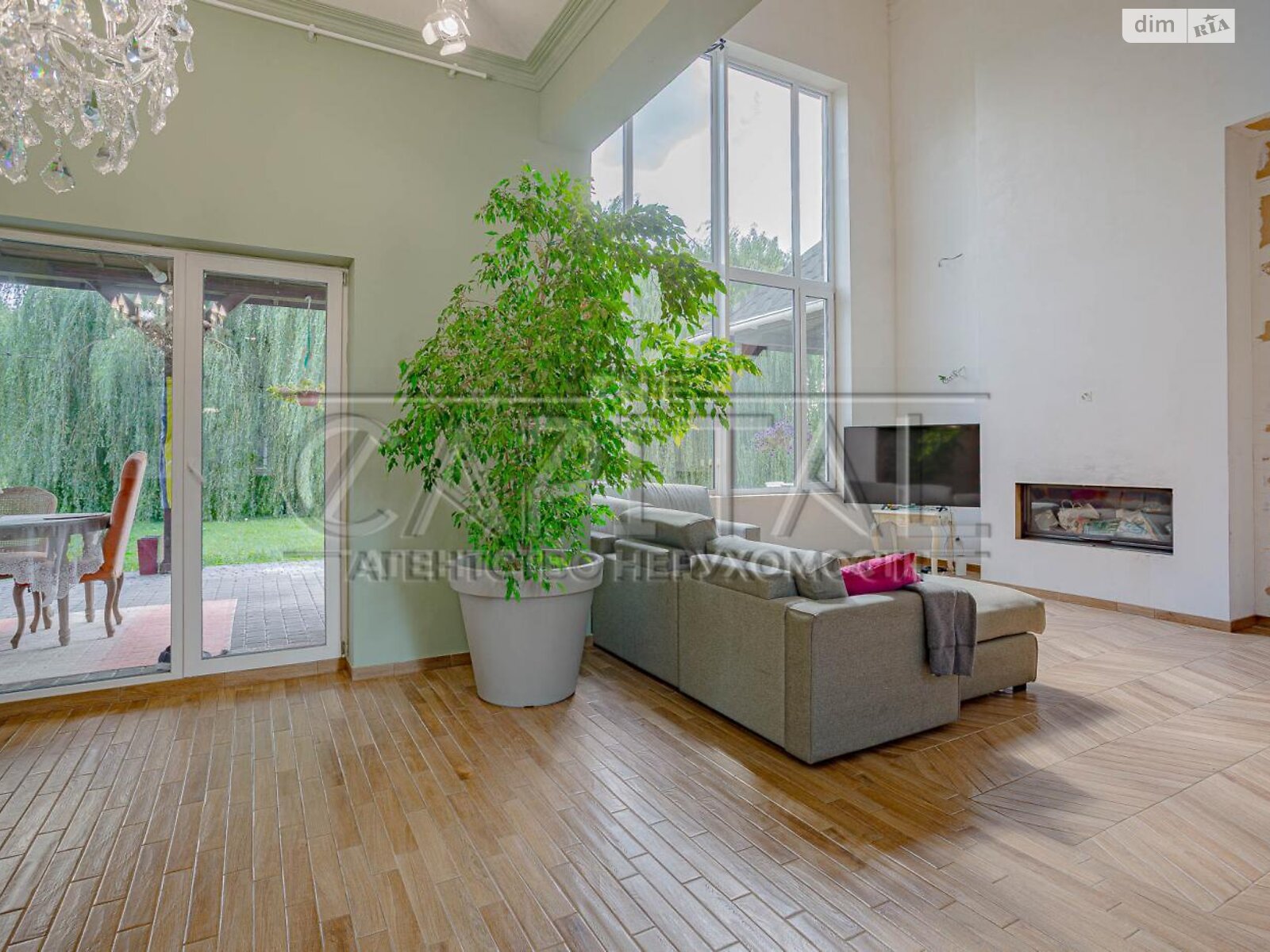 двухэтажный дом с балконом, 289.5 кв. м, кирпич. Продажа в Старых Безрадичах фото 1