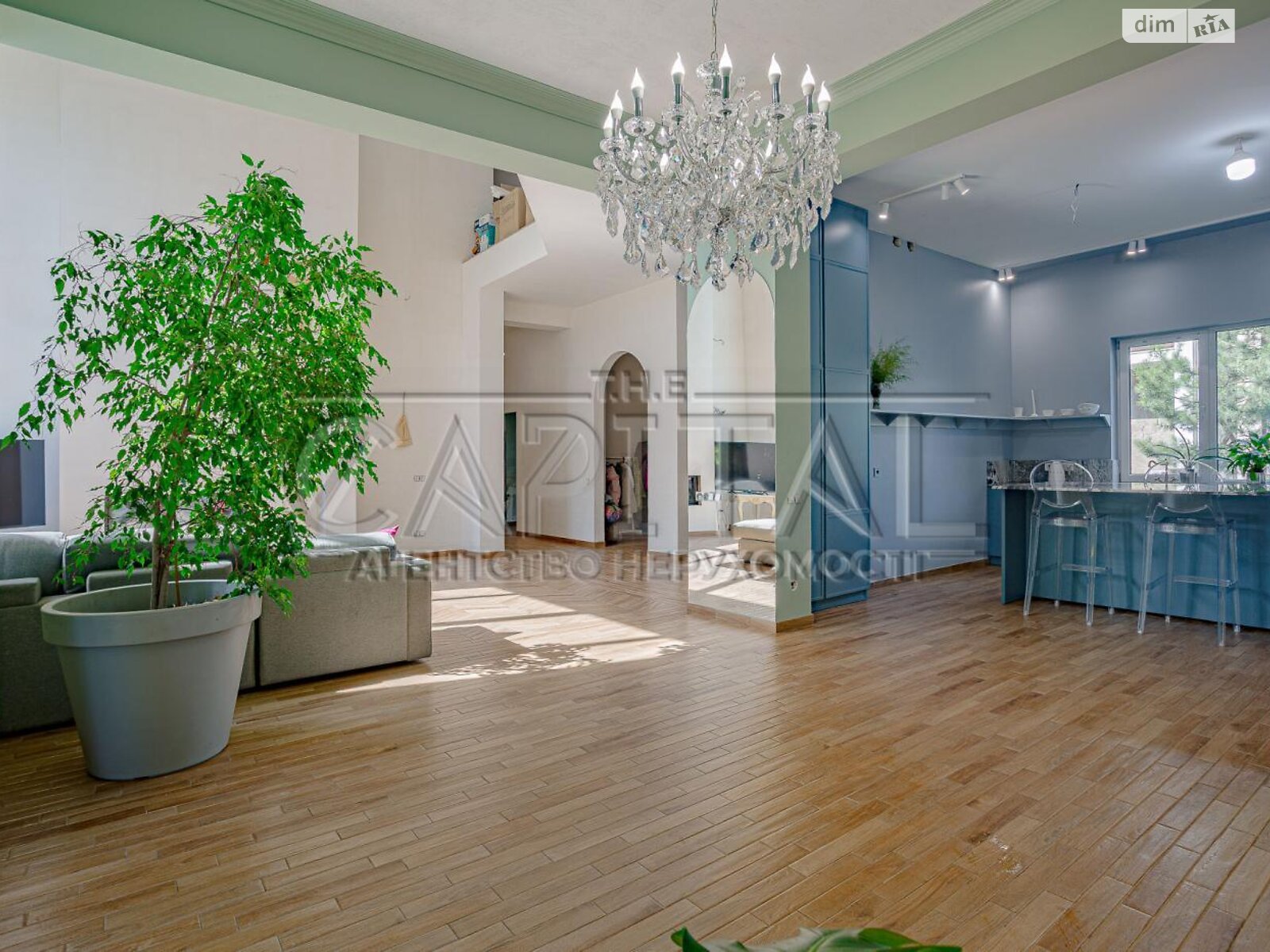 двухэтажный дом с балконом, 289.5 кв. м, кирпич. Продажа в Старых Безрадичах фото 1