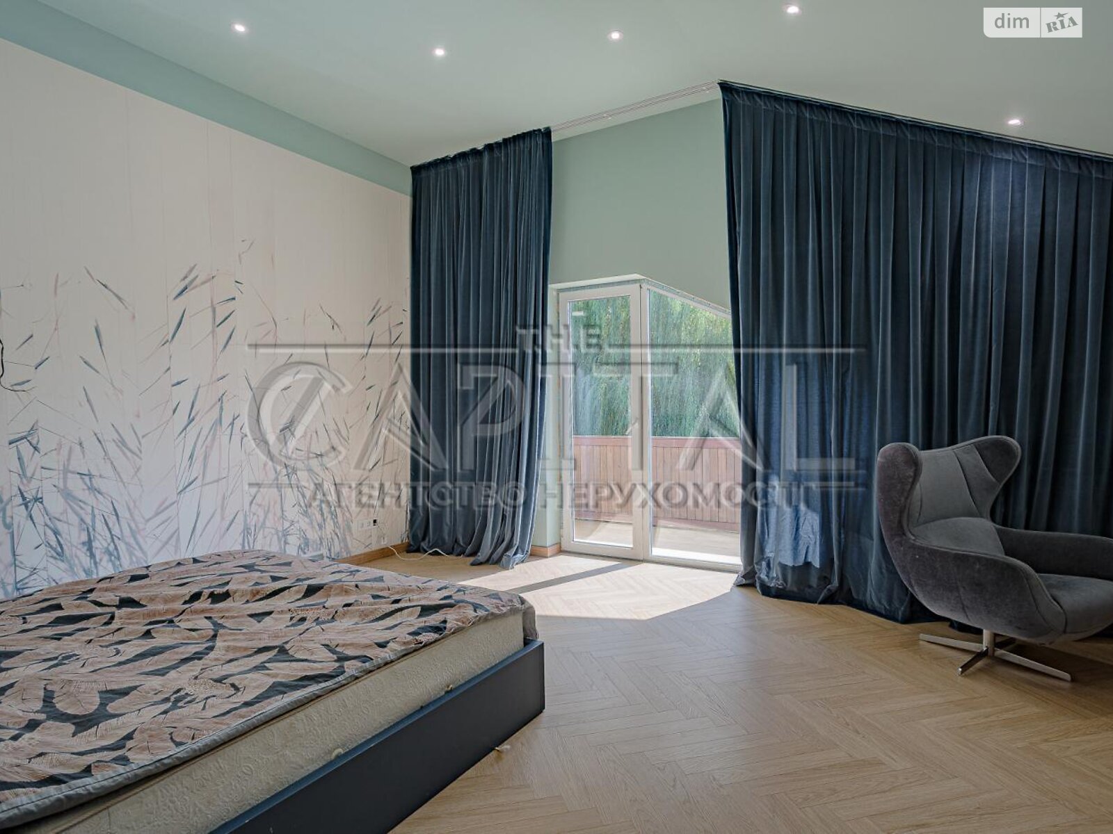 двухэтажный дом с балконом, 289.5 кв. м, кирпич. Продажа в Старых Безрадичах фото 1