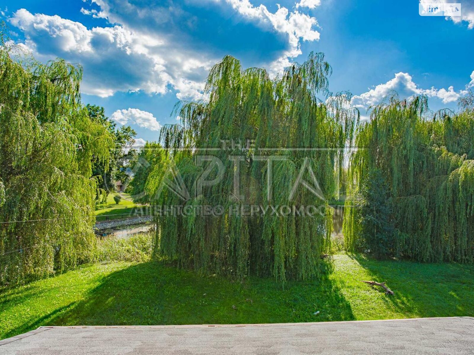 двухэтажный дом с балконом, 289.5 кв. м, кирпич. Продажа в Старых Безрадичах фото 1