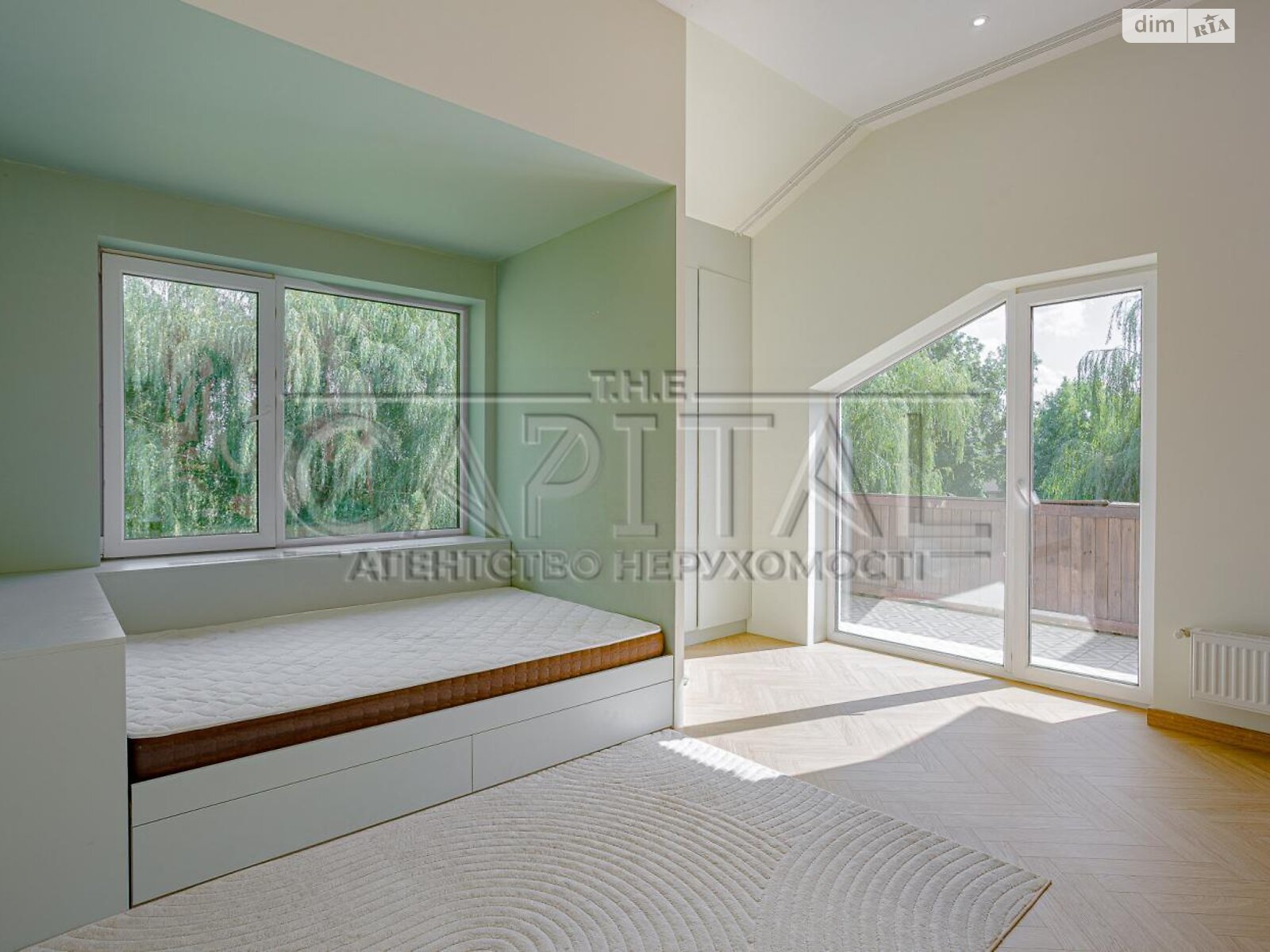 двухэтажный дом с балконом, 289.5 кв. м, кирпич. Продажа в Старых Безрадичах фото 1