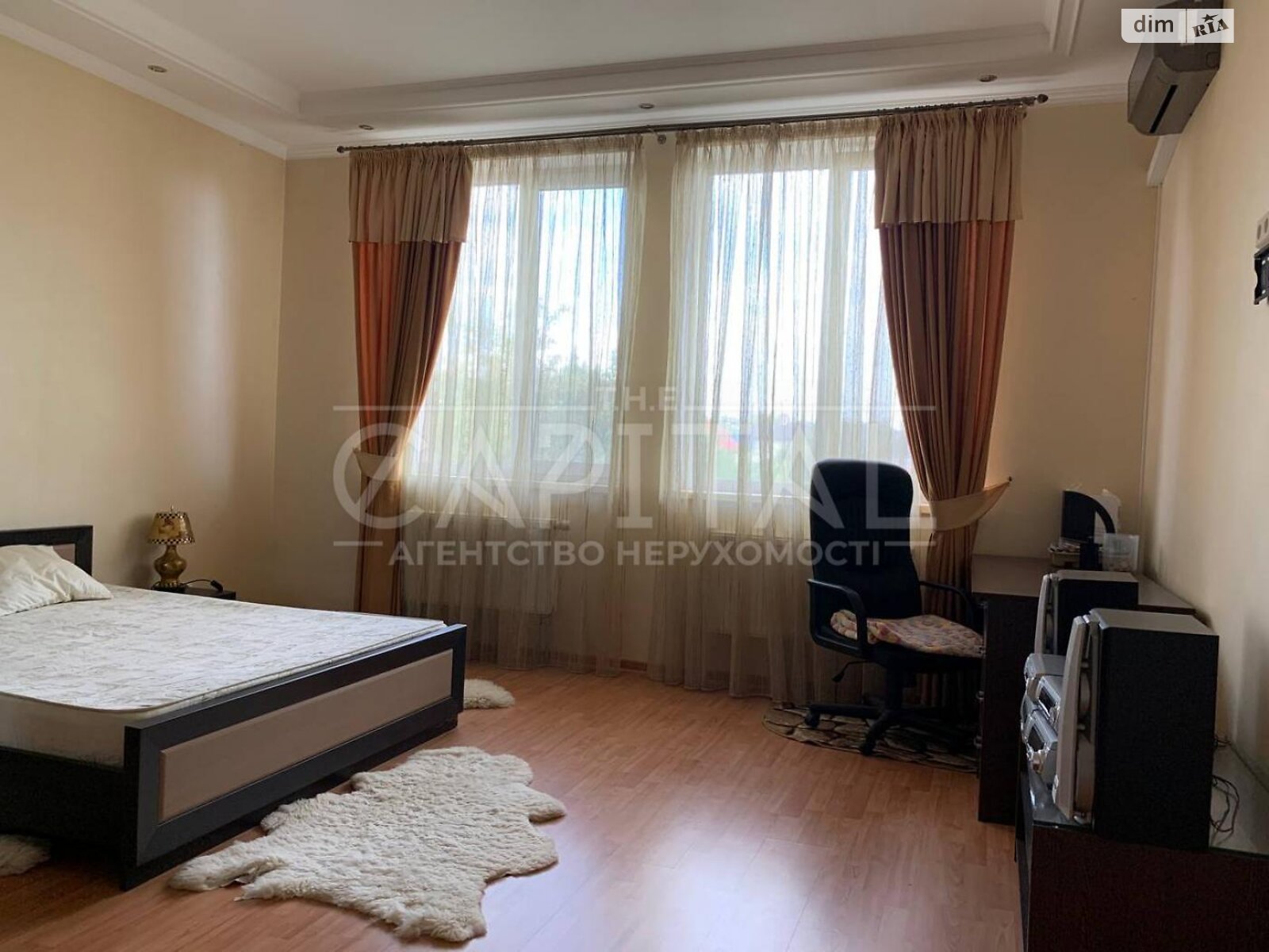 триповерховий будинок з гаражем, 375 кв. м, цегла. Продаж у Нових Безрадичах фото 1 триповерховий будинок з гаражем, 375 кв. м, цегла. Продаж у Нових Безрадичах фото 1