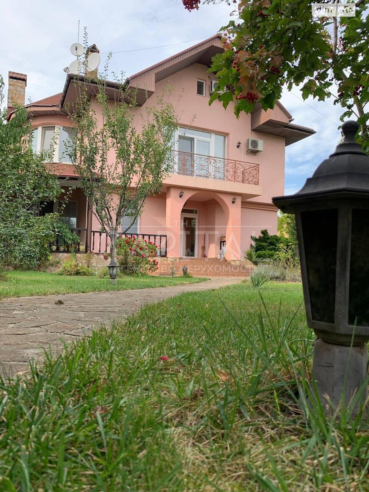 триповерховий будинок з гаражем, 375 кв. м, цегла. Продаж у Нових Безрадичах фото 1 триповерховий будинок з гаражем, 375 кв. м, цегла. Продаж у Нових Безрадичах фото 1