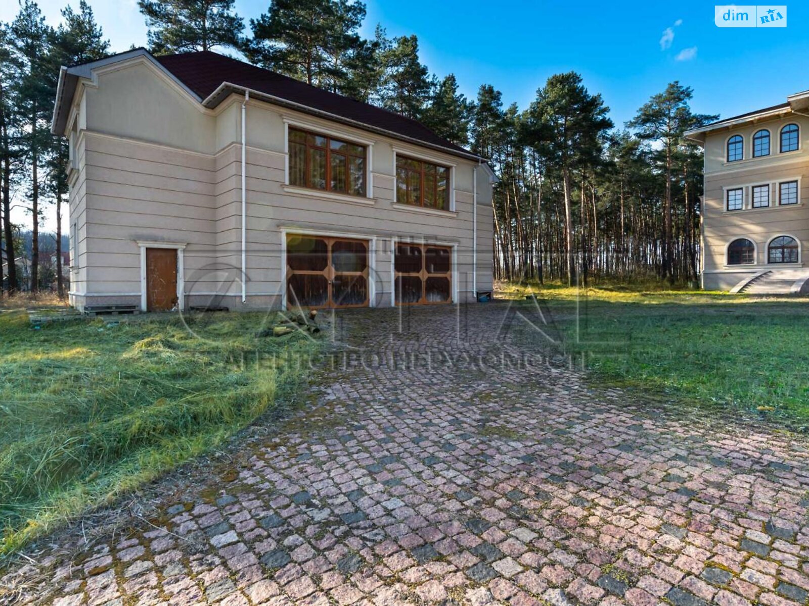 триповерховий будинок з верандою, 1190 кв. м, кирпич. Продаж у Нових Безрадичах фото 1 триповерховий будинок з верандою, 1190 кв. м, кирпич. Продаж у Нових Безрадичах фото 1