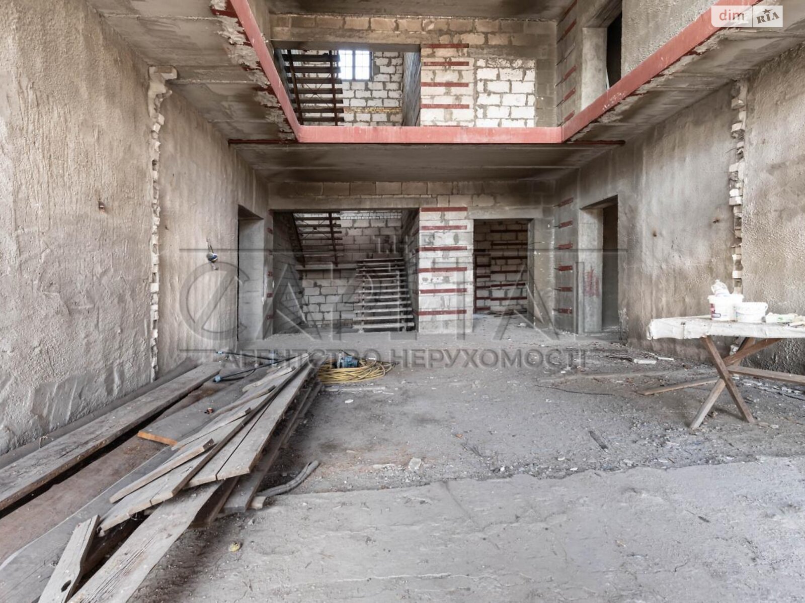 триповерховий будинок, 1190 кв. м, цегла. Продаж у Нових Безрадичах фото 1 триповерховий будинок, 1190 кв. м, цегла. Продаж у Нових Безрадичах фото 1