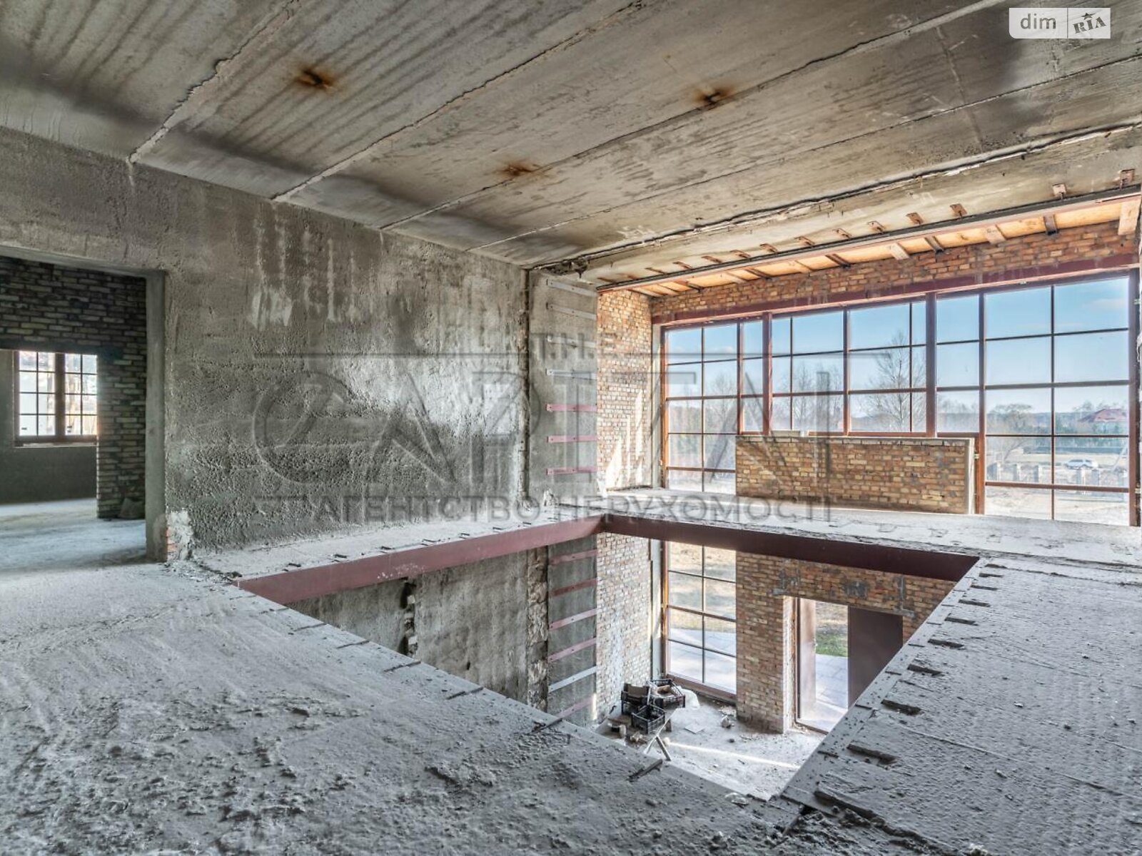 триповерховий будинок, 1190 кв. м, цегла. Продаж у Нових Безрадичах фото 1 триповерховий будинок, 1190 кв. м, цегла. Продаж у Нових Безрадичах фото 1