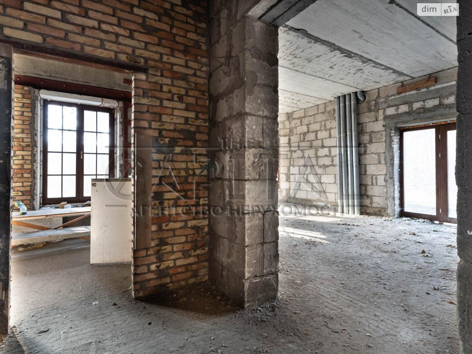 триповерховий будинок, 1190 кв. м, цегла. Продаж у Нових Безрадичах фото 1 триповерховий будинок, 1190 кв. м, цегла. Продаж у Нових Безрадичах фото 1